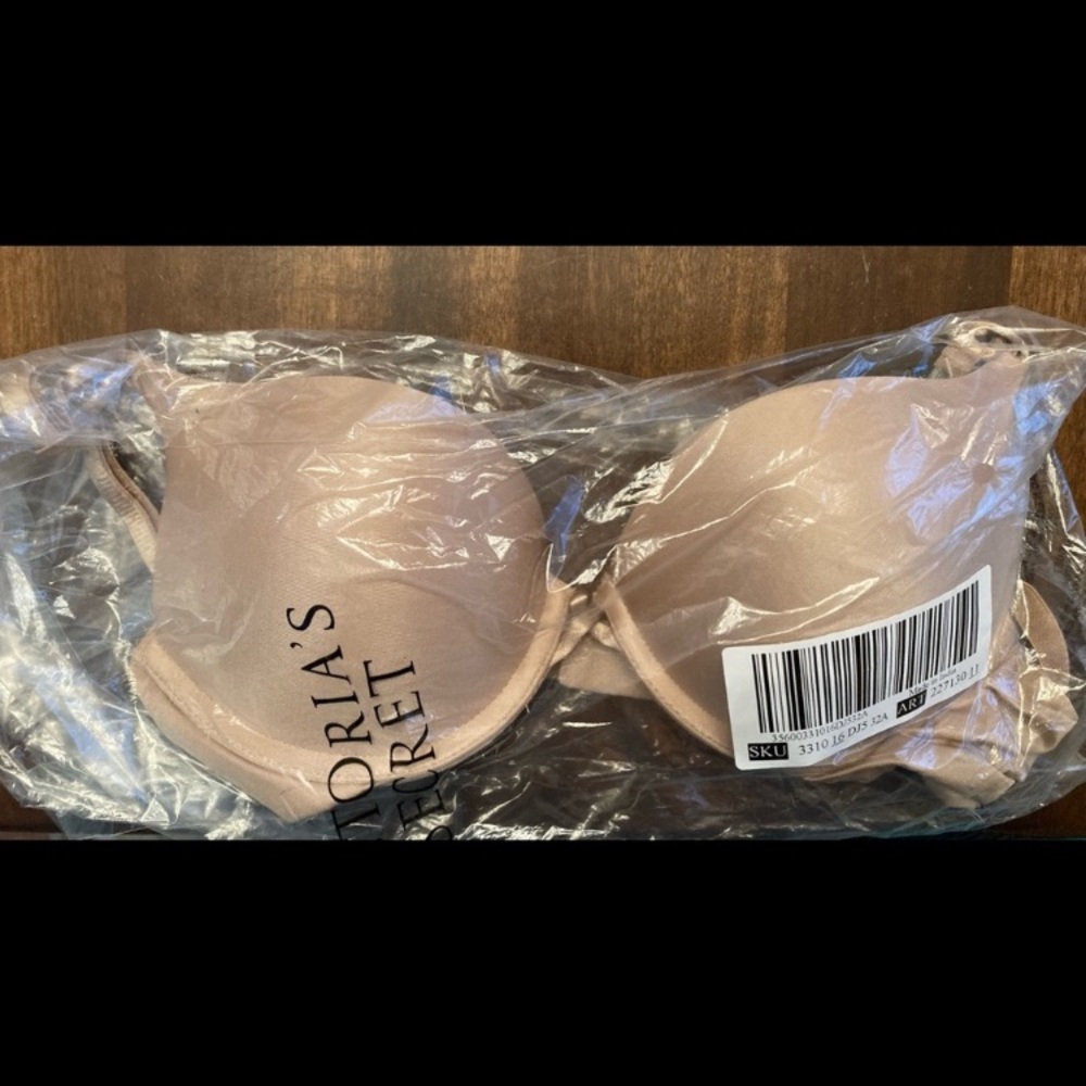 2 Victoria’s Secret Bombshell bras 34A